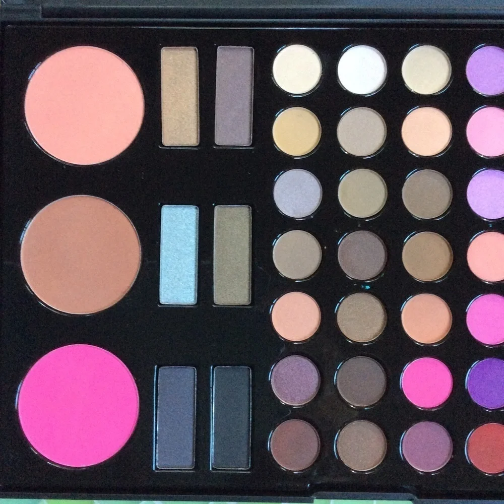 Crown Brush 58 Color Blush/ Eyeliner / Eyeshadow